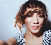 3 idées de tresse pour cheveux courts et mi-longs