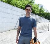 Hommes : utiliser un produit coiffant fixant : Streetstyle