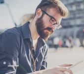 Hommes : 3 coupes à porter avec des lunettes