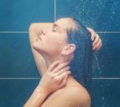 Huile, masque, shampooing, dans quel ordre ?