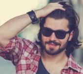 3 conseils pour les hommes qui veulent se laisser pousser les cheveux