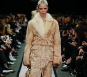 Le blond polaire aux racines apparentes, must-have ?