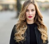 Comment réaliser des boucles lâches et les faire tenir ?