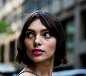 Comment masquer votre frange en attendant qu'elle repousse ?
