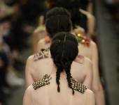 La double tresse enroulée, must-have de la rentrée ?