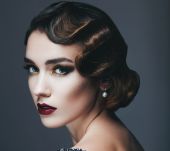 Comment réaliser des boucles crantées pour un style vintage et glamour ?
