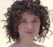 Cheveux mi-longs : passer du lisse à l'ultra bouclé