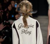 Le chignon 'cool' pour une allure décontractée