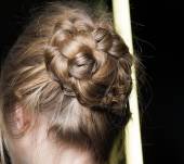 Un chignon tressé en 3 étapes