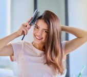Faut-il choisir sa brosse selon son type de cheveux ?