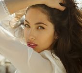 Pourquoi toucher ses cheveux sans arrêt est une mauvaise habitude ?