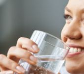 Boire de l'eau donne de beaux cheveux ?