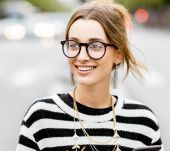 3 coiffures quand on porte des lunettes de vue