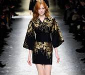 Raie au milieu et effet wavy pour sublimer les cheveux mi-longs