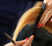 Cheveux dégradés ou effilés : quelles différences ?