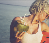 Soleil : comment éviter que mon blond jaunisse ?