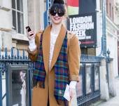 Bun XXL + frange rideau, le bon mix : streetstyle