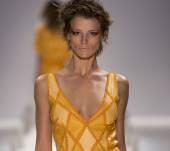Les cheveux courts avec un effet "wild and messy"