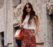 Des boucles vaporeuses sur une chevelure XXL : streetstyle