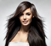 Cheveux longs, quelle coupe pour les sublimer ?