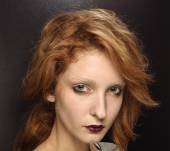 Se maquiller avec des cheveux roux