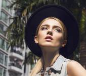 Cheveux blonds : comment mettre en valeur mes yeux verts ?