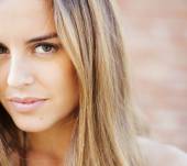 Yeux marron : quel blond adopter ?