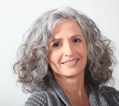 Prendre soin de ses cheveux blancs