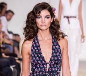 Comment réaliser les boucles anglaises du défilé Diane Von Furstenberg ?