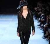 Le fedora pour un style de néo-gangster, vu sur les podiums