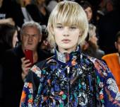 Associer un carré à une frange : osez la tendance !