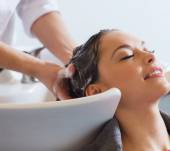 Shampoing, après-shampoing, masque... Lexique de ces soins pour cheveux