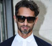 Homme : comment porter les cheveux bouclés ? Streetstyle