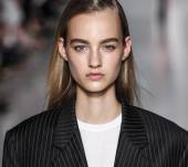 [Step by step] Comment réaliser le lissage baguette du défilé DKNY ?