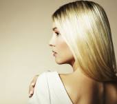 Mon blond vire au jaune, que faire ?