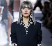 Coloration cheveux gris : faut-il oser la tendance ?