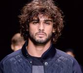 3 idées de coupes de cheveux mi-longs pour homme