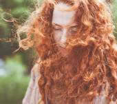 Cheveux fins et bouclés : quelle coupe est faite pour vous ?
