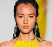 Coiffure : comment porter le wet look pour une allure chic ?
