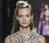 Coiffure rétro : comment réaliser des victory rolls ?
