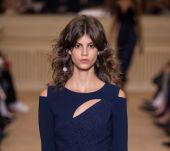 3 coiffures stylées pour cheveux épais