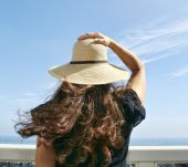True Facts : vos cheveux s'abîment-ils en été ?