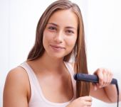 Fer à lisser : les conseils par types de cheveux