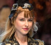 Comment porter les bijoux de tête des défilés automne hiver 2016-17 ?