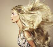 Comment donner un effet soleil à mes cheveux sans passer par la case balayage ?