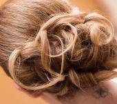 Comment réussir un chignon déstructuré ?